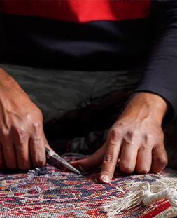 رفو گری قالی در قالیشویی شهرری